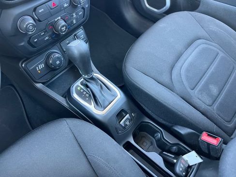 Used 2021 Jeep Renegade Latitude AWD/4WD image 25