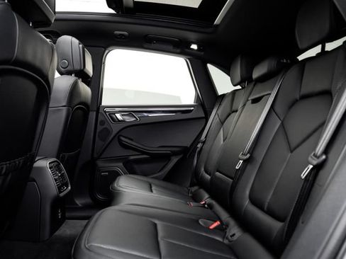 Certified 2026 Porsche Macan AWD/4WD image 28