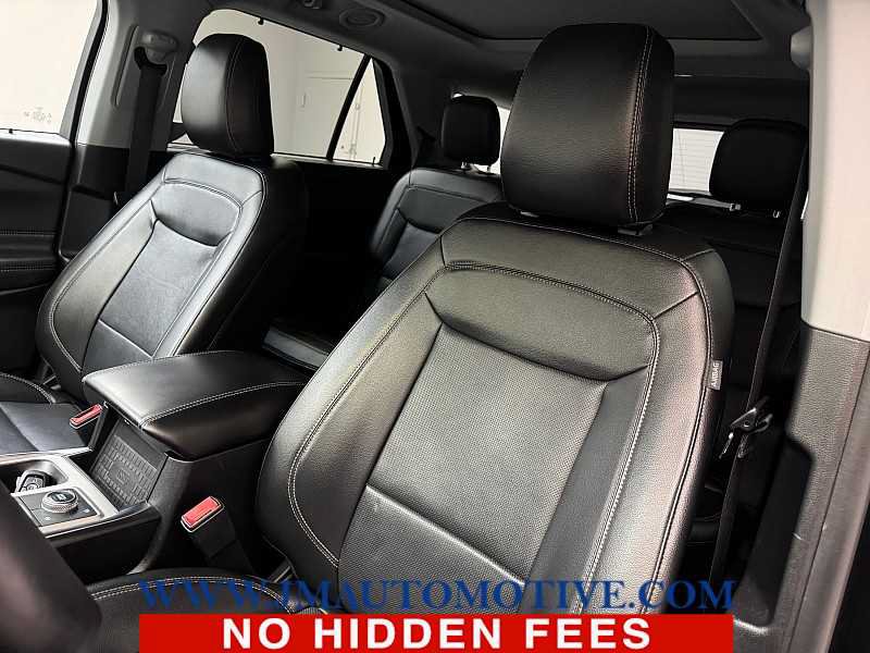 Used 2021 Ford Explorer Limited w/ Equipment Group 301A AWD/4WD image 14