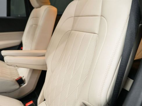 Used 2024 Mercedes-Benz GLS 63 AMG 4MATIC image 21