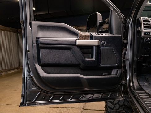 Used 2017 Ford F250 Lariat w/ Lariat Ultimate Package image 32