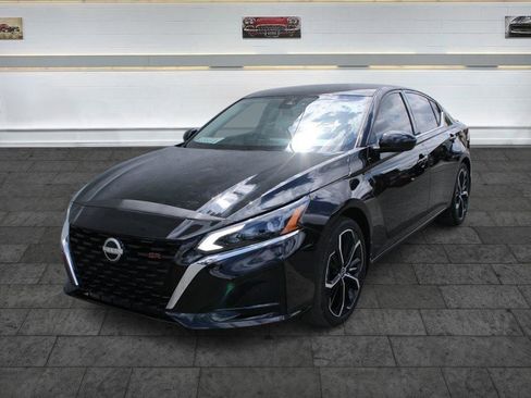 Used 2023 Nissan Altima 2.5 SR FWD image 3