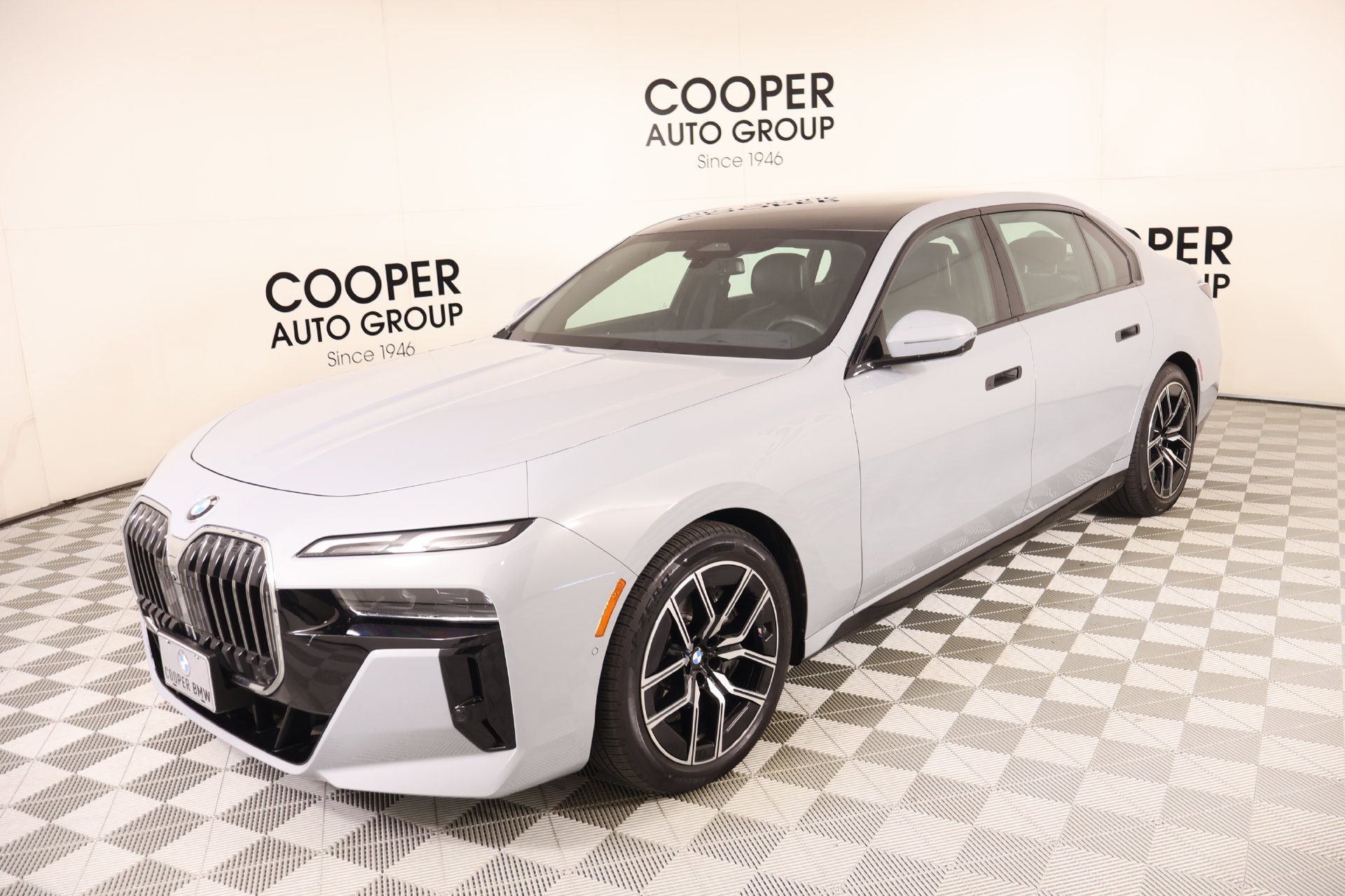 Used 2024 BMW 760i xDrive w/ Premium Package AWD/4WD image 10