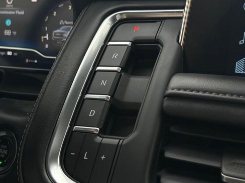 Used 2022 Chevrolet Tahoe Z71 w/ Z71 Off-Road Package image 23