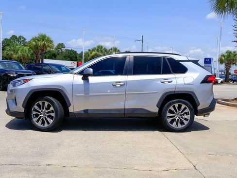 Used 2020 Toyota RAV4 XLE Premium FWD image 28