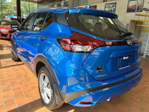 Used 2025 Nissan Kicks Play S w/ Interior Electronics Package FWD image 7