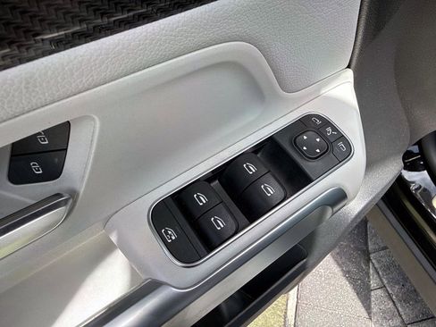 Certified 2023 Mercedes-Benz GLB 250 image 19