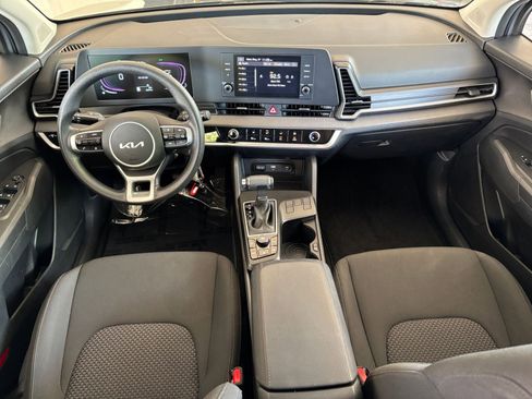 Used 2025 Kia Sportage LX FWD image 31
