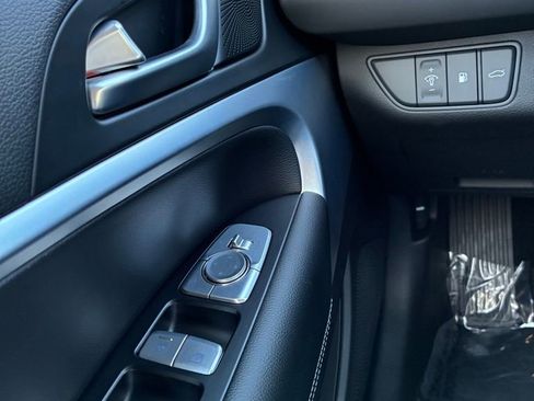 Used 2025 Genesis G70 2.5T image 20