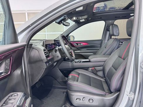 Certified 2025 Chevrolet Traverse RS w/ LPO, Floor Liner Package image 11