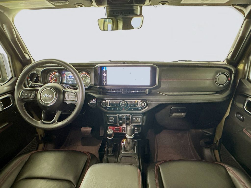 Used 2025 Jeep Gladiator Rubicon w/ Convenience Group AWD/4WD image 3