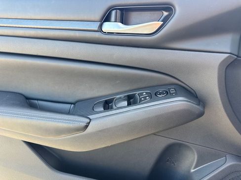 Used 2025 Nissan Altima 2.5 SV FWD image 16