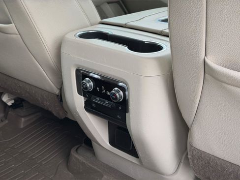 Used 2022 GMC Yukon XL Denali w/ Denali Premium Package image 50