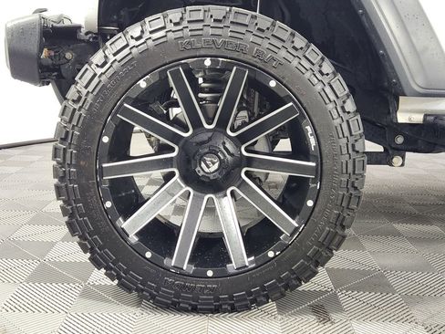 Used 2018 Jeep Wrangler Unlimited Sport image 15