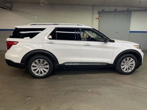 Certified 2021 Ford Explorer Limited w/ Equipment Group 301A image 8
