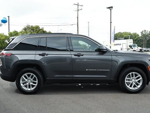 Certified 2025 Jeep Grand Cherokee Laredo w/ Luxury Tech Group I AWD/4WD image 4