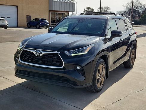 Used 2022 Toyota Highlander Bronze Edition image 1