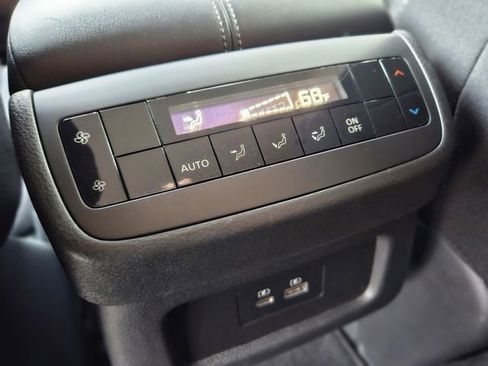 Used 2025 Nissan Pathfinder SV FWD image 30
