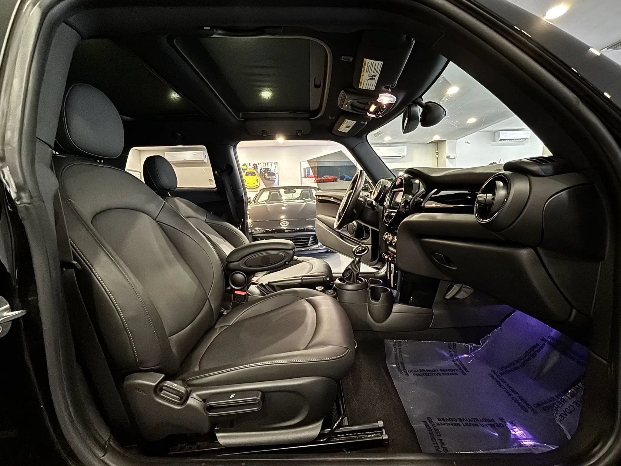 Used 2019 MINI Cooper 2-Door Hardtop w/ Premium Package FWD image 18