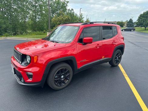 Used 2020 Jeep Renegade Latitude w/ Cold Weather Group FWD image 3