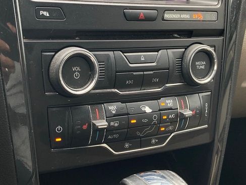 Used 2018 Ford Explorer XLT w/ Equipment Group 202A FWD image 23