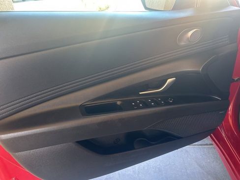 Used 2023 Hyundai Elantra Limited image 14