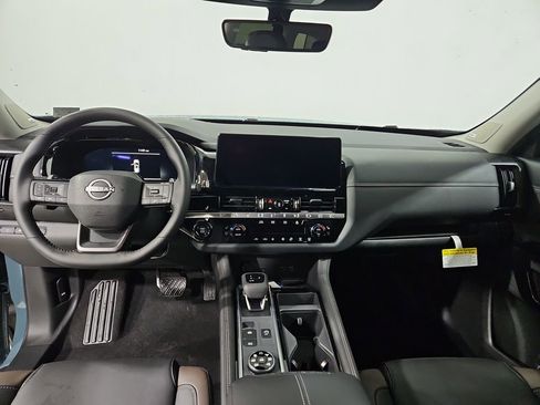 New 2026 Nissan Pathfinder Platinum image 13