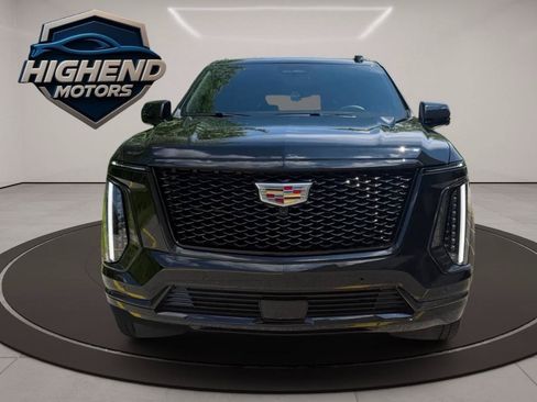 Used 2025 Cadillac Escalade Sport w/ LPO, Floor Liner Package AWD/4WD image 9