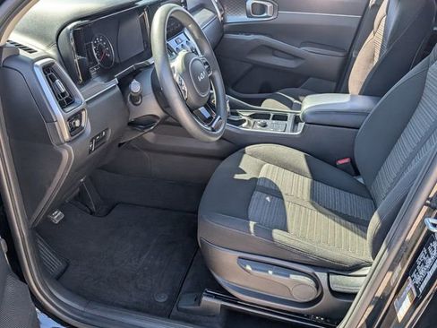 Used 2023 Kia Sorento LX image 8