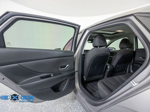 Used 2021 Hyundai Elantra SEL w/ Convenience + Premium Package FWD image 25