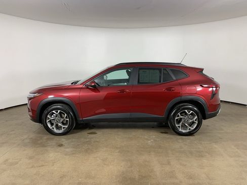 Used 2025 Chevrolet Trax LT image 16