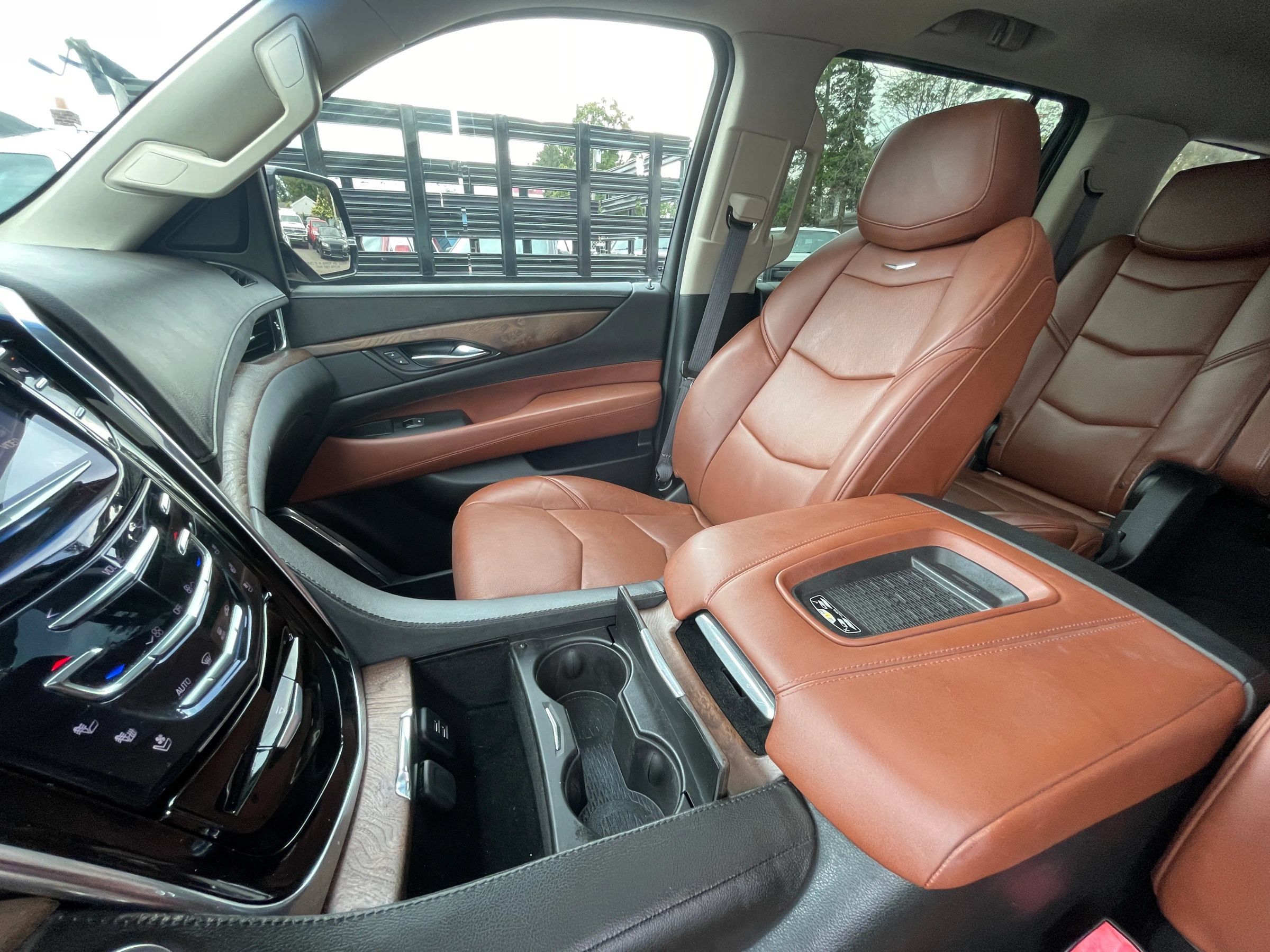 Used 2015 Cadillac Escalade ESV Luxury AWD/4WD image 18