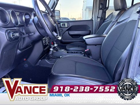 Used 2021 Jeep Gladiator Sport image 11