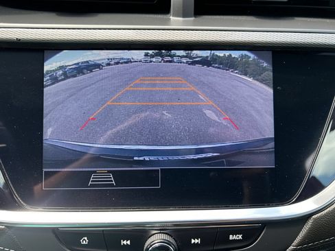 Used 2021 Buick Encore GX Essence AWD/4WD image 32