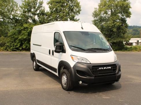 Used 2025 RAM ProMaster 2500 w/ Convenience Group FWD image 2