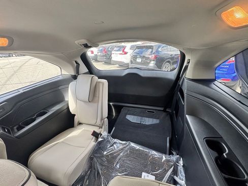 New 2026 Honda Odyssey Touring image 16
