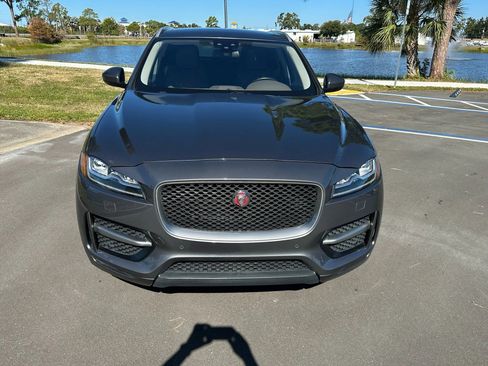 Used 2018 Jaguar F-PACE R-Sport image 3