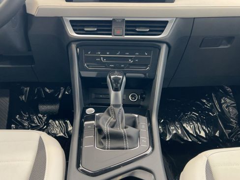 New 2026 Volkswagen Taos SE image 18