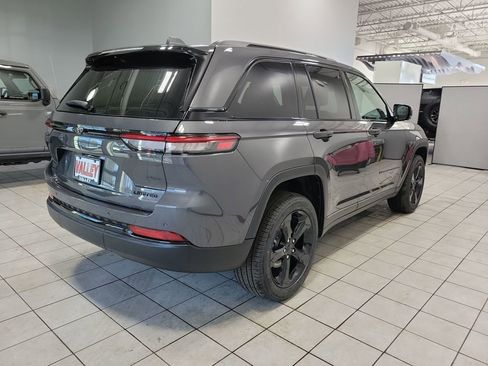 New 2025 Jeep Grand Cherokee Limited w/ Black Appearance Package image 6