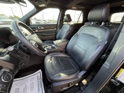 Used 2017 Ford Explorer Limited w/ Equipment Group 301A FWD image 11