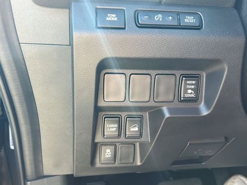 Used 2024 Nissan Frontier SV AWD/4WD image 12