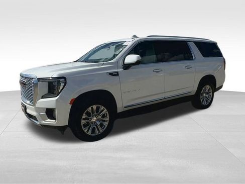 Certified 2023 GMC Yukon XL Denali image 5