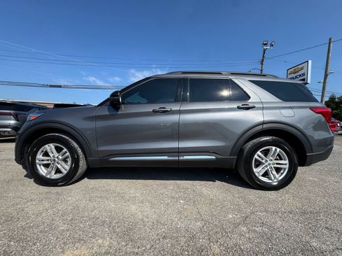 Used 2023 Ford Explorer XLT w/ Equipment Group 202A AWD/4WD image 3