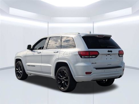 Used 2019 Jeep Grand Cherokee Altitude AWD/4WD image 4