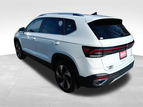New 2025 Volkswagen Taos SE image 3
