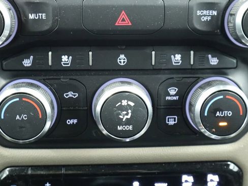 Used 2022 RAM 1500 Laramie AWD/4WD image 45