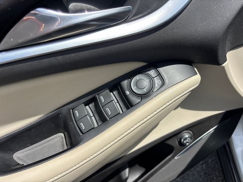 Used 2019 Buick Enclave Essence AWD/4WD image 13