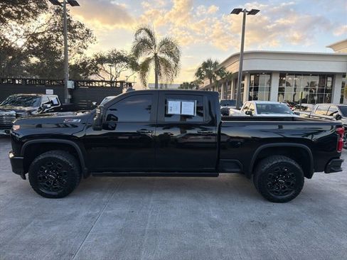 Used 2022 Chevrolet Silverado 2500 LTZ w/ LTZ Plus Package image 3