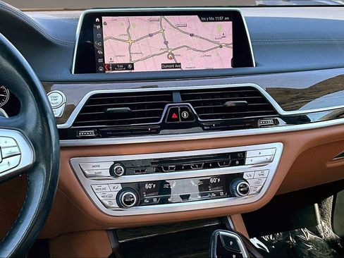 Used 2019 BMW 740i w/ M Sport Package image 9