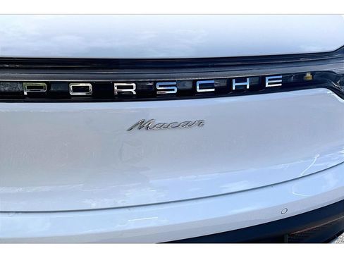 Used 2026 Porsche Macan AWD/4WD image 11